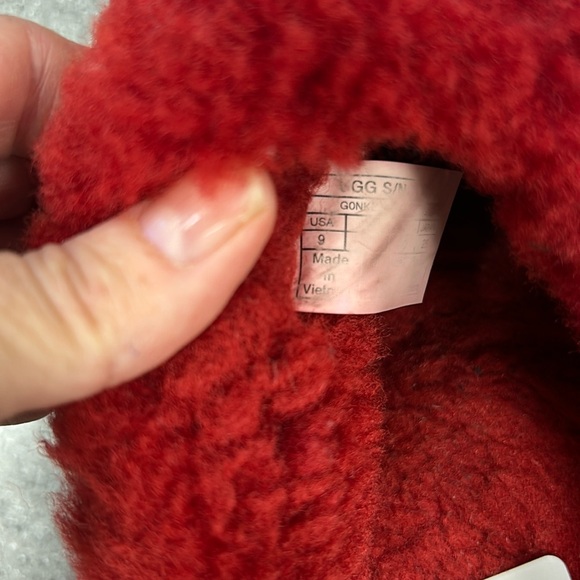 UGG Sz 9 ribbon, red coquette slippers, preowned pre-loved lots of life left - Picture 3 of 11